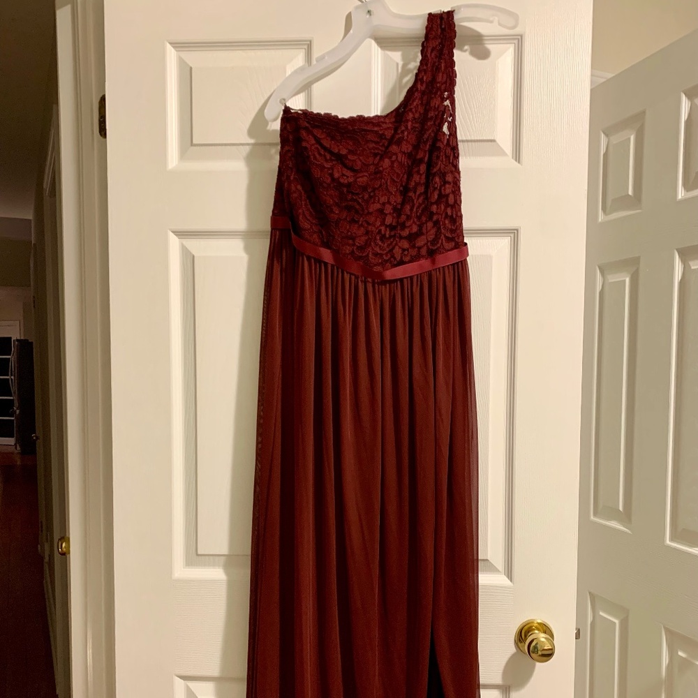 Davids Bridal Bridesmaid Dress, Wine colour, Size 8.  Style number 31016726